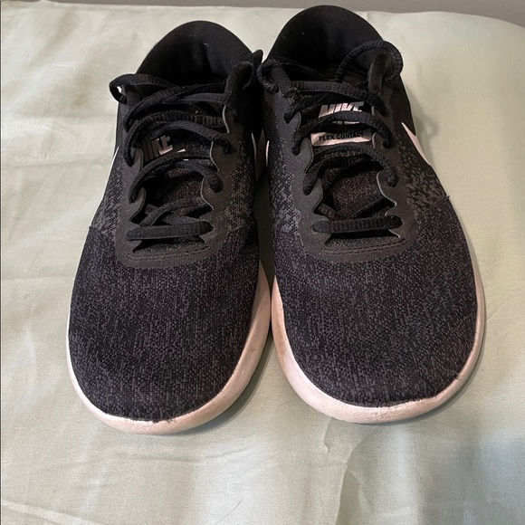 Nike Flex Contact Women's Black and White Sneakers Size 7.5 - Picture 5 of 8